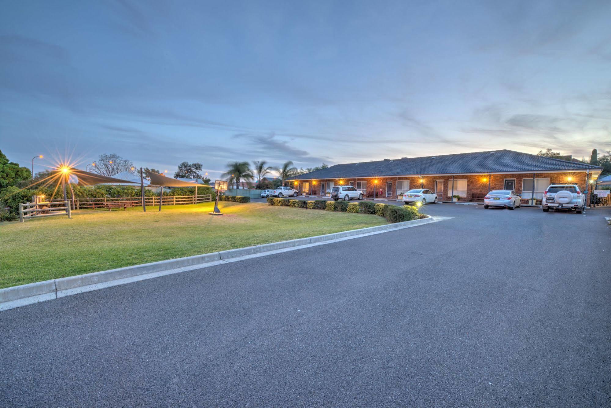 Cadman Motor Inn And Apartments Tamworth Exterior foto